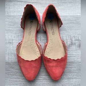 Women’s shoes, size 6 1/2.
